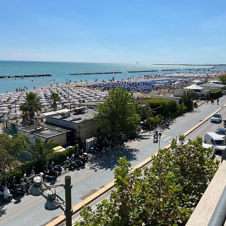 Appartamento Fronte Mare Civitanova Marche Luaran gambar