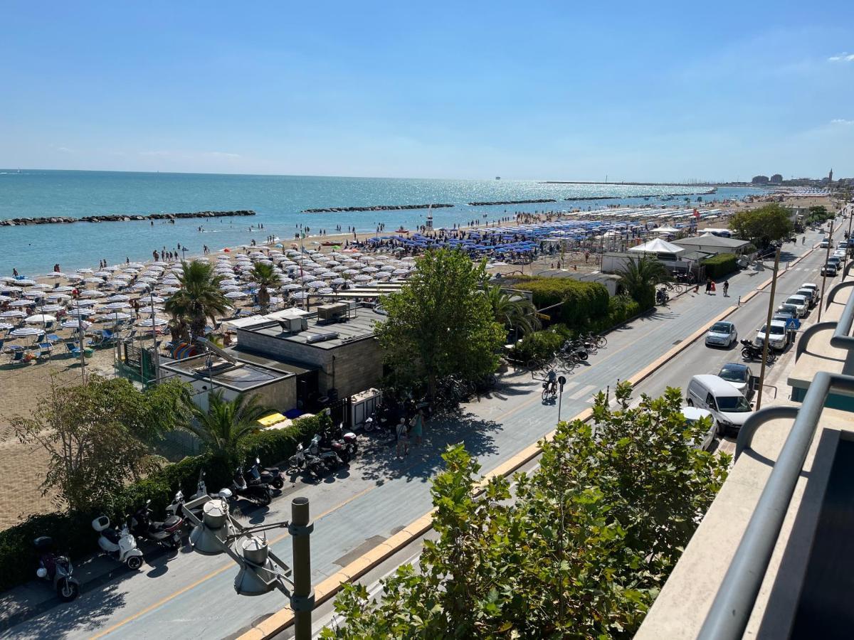 Appartamento Fronte Mare Civitanova Marche Luaran gambar